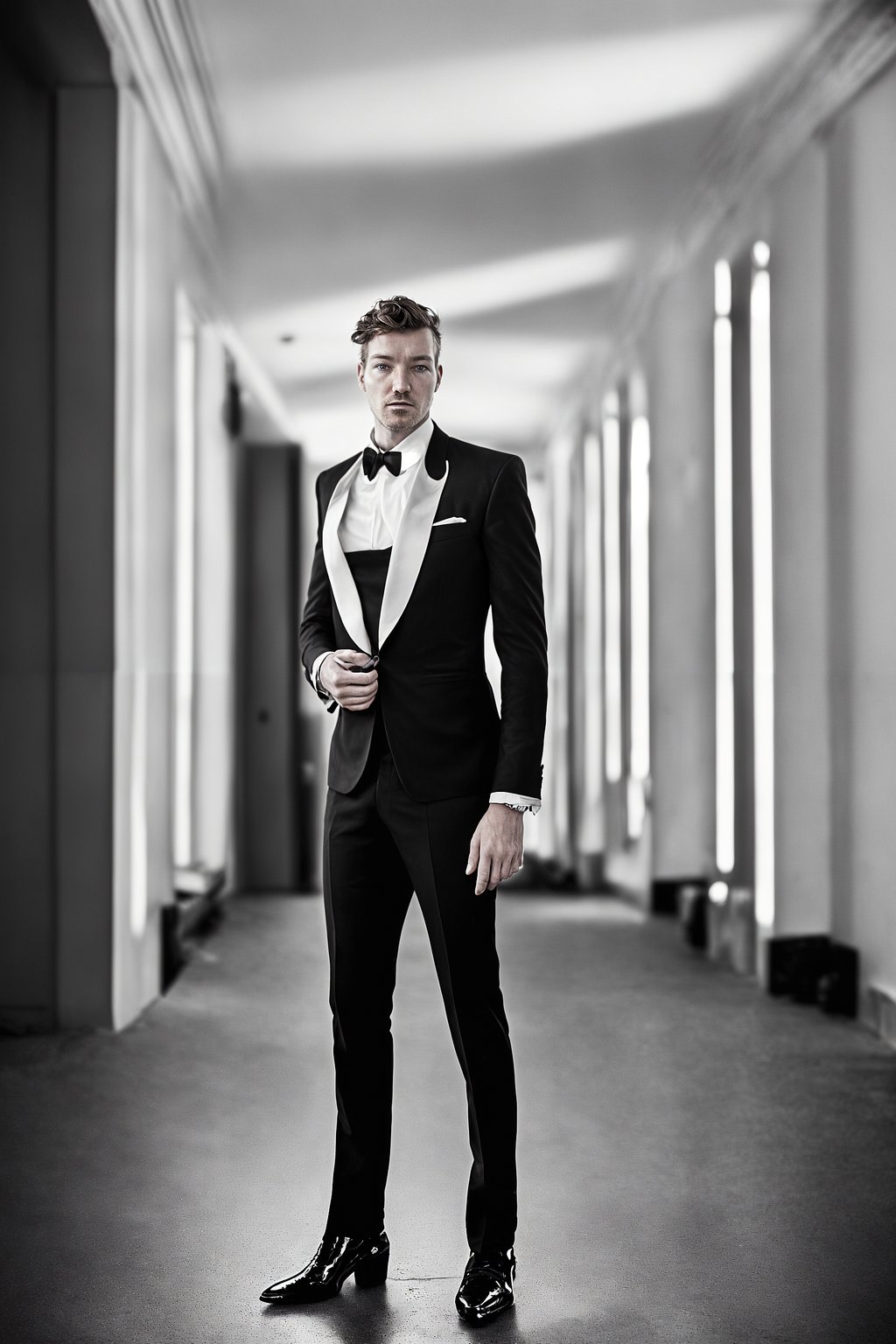 an alluring ifgender=m{masculine} ifgender=f{feminine} man dressed in elegant evening wear, ready for a night out on the town